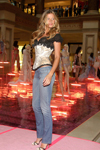 2005 06 09 - Victoria's Secret Exhibit 10 Years Of Sexy at The Forum Shops at Caesars Palace In Las Vegas (2005) 2005 06 09 - Victoria's Secret Exhibit 10 Years Of Sexy at The Forum Shops at Caesars Palace In Las Vegas (2005)