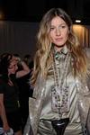 2011 - Givenchy SS 2012 backstage (2011) 2011 - Givenchy SS 2012 backstage (2011)